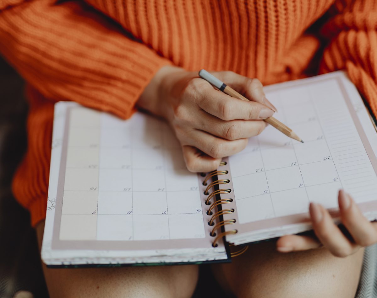 Un carnet et un smartphone permettent d’organiser une séance d’accompagnement.